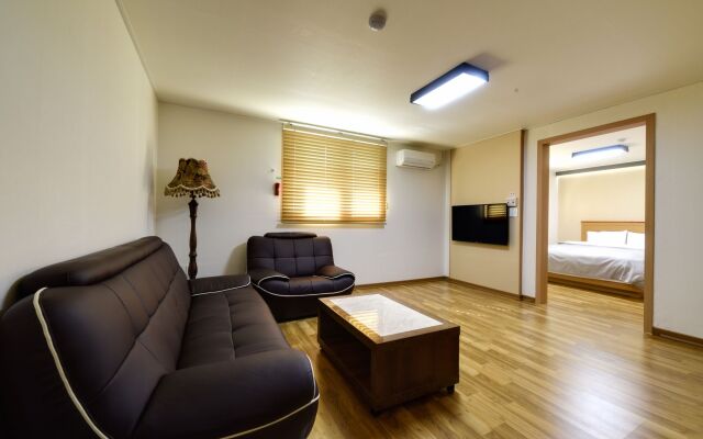 Gyeongpodae The Hotel Business