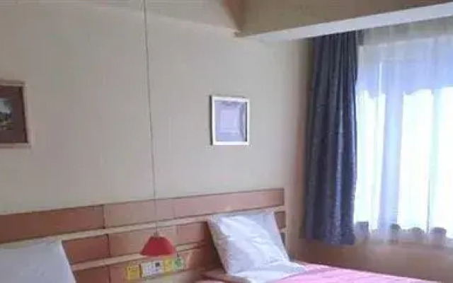 Home Inn Dandong Street