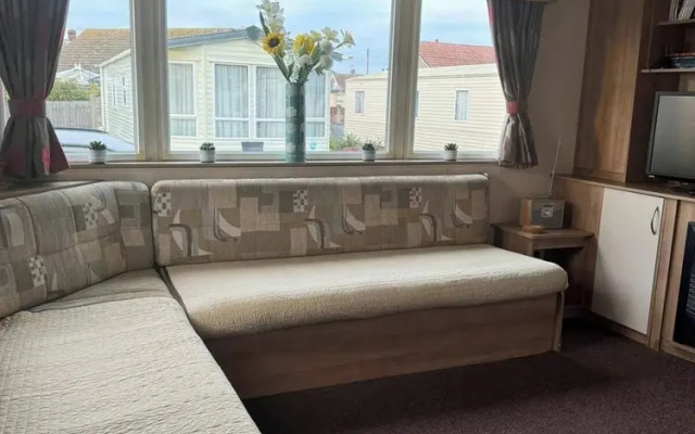 3 bed With Balcony on Lido Beach