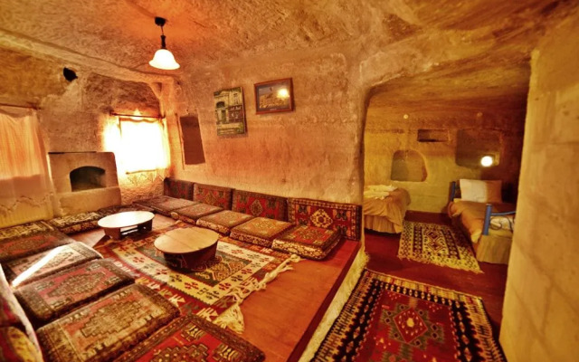 Cave seasons deluxe hotel