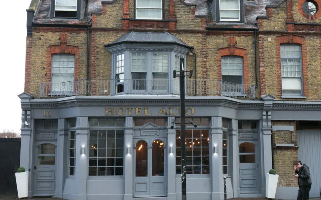 Townhouse 16 Ilford Hill