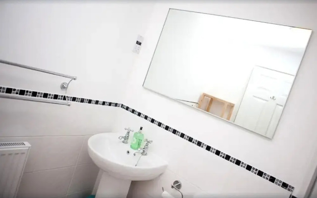 Fabulous House Very Near Charlestown Harbour