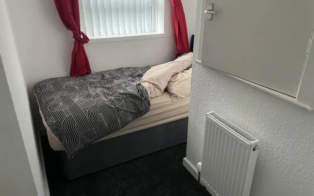 3 Bedroom House in Bradford