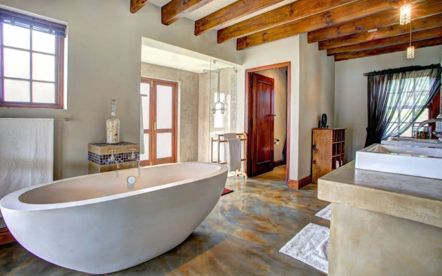 Madi-Madi Karoo Safari Lodge