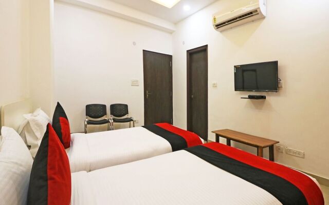 OYO 9915 Petals Inn