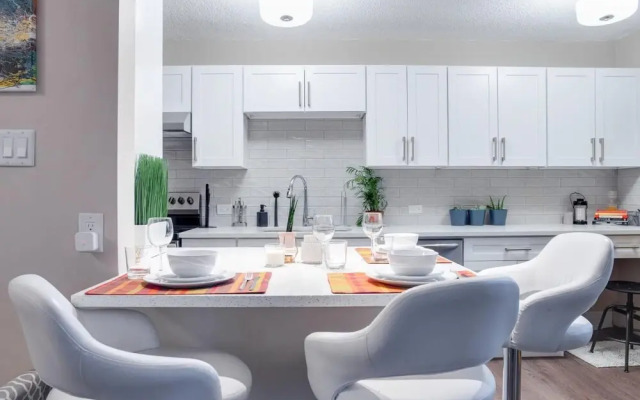 Gorgeous 2Br Condo w Parking Patio Coffee