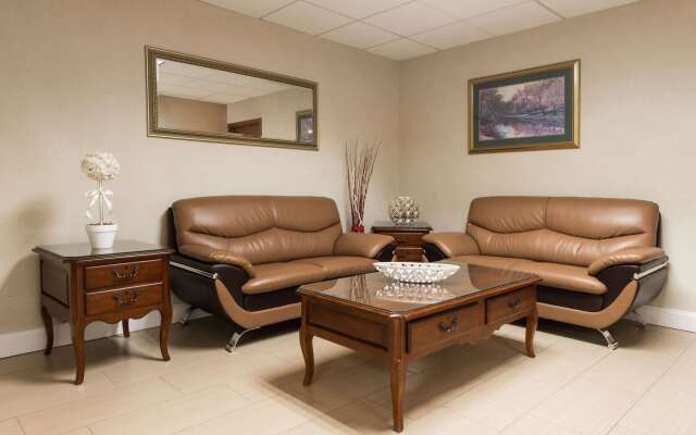 Super 8 by Wyndham St Charles