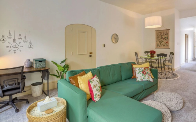 Walk to Restaurants & Shops: Apt in Pennsylvania!