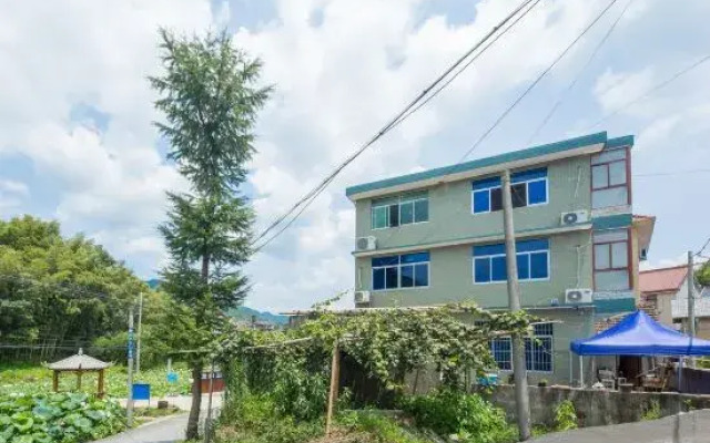 Tonglu She Township Bamboo House