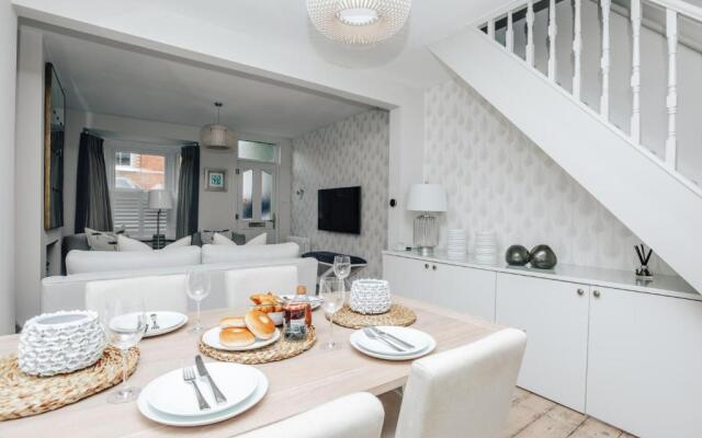 The Dragonfly - Central 2 bedroom house