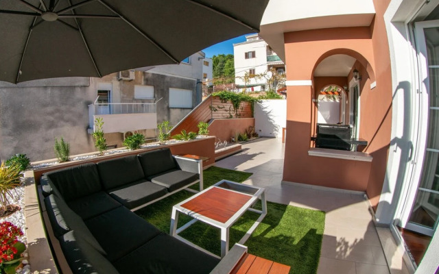 Luxury Apartment Eqanimity