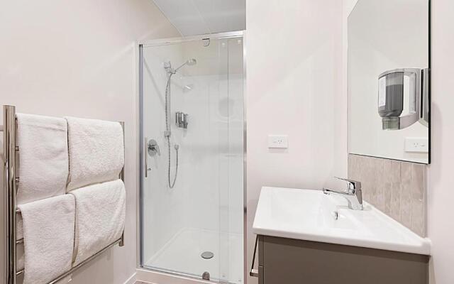 Ramada Suites By Wyndham Victoria Street West