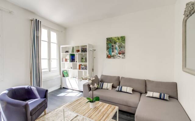 Louvre - Saint Honore Area Apartment