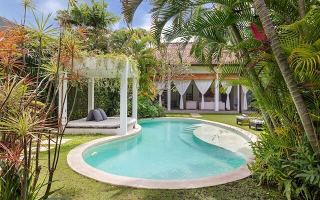 Villa Alice Dua by Villa Finder