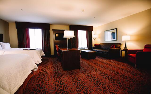 Hampton Inn & Suites Minot Airport