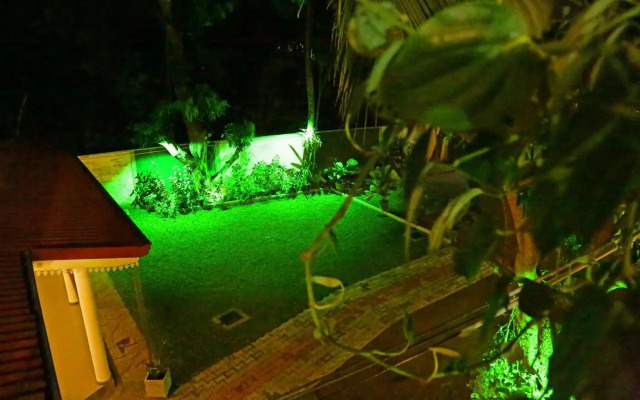 Vishmee Holiday Inn