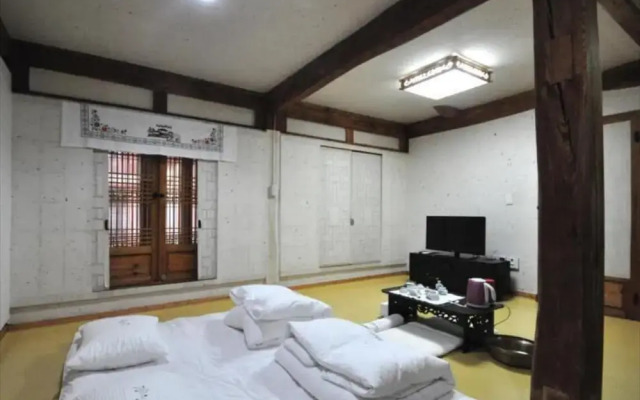 Gallery Jin Hanok Guesthouse
