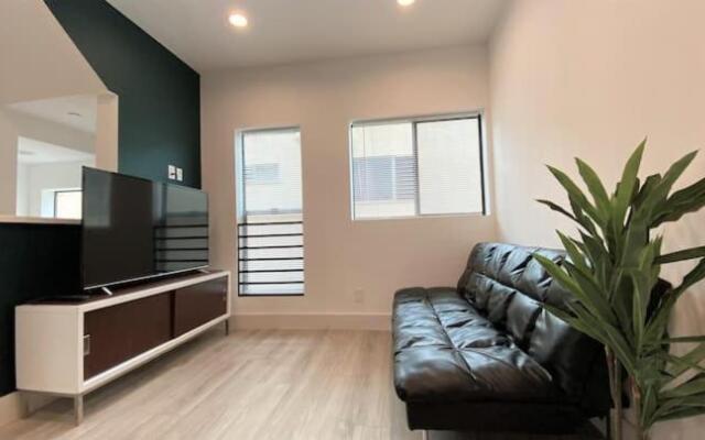 3 bd Townhome with Private Rooftop