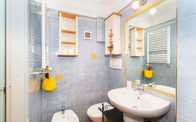 Porta Nuova Central Flat with Balcony