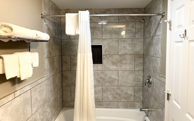 Hometowne Inn & Suites