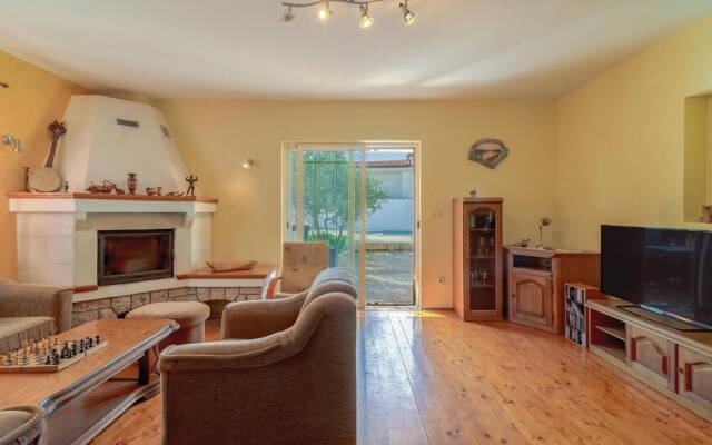 Amazing Home in Jezera With Wifi and 2 Bedrooms