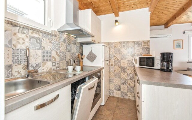 Amazing Home in Koromacno With Wifi and 2 Bedrooms