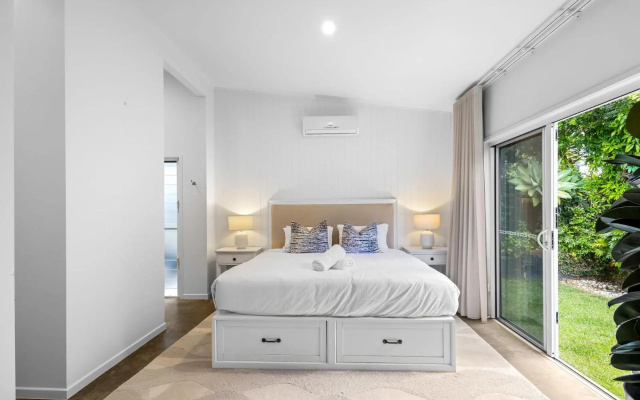 Barra Luxe Beach House – Guest Rooms – Point Arkwright