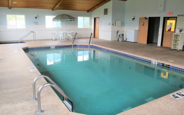 AmeriVu Inn & Suites - Cumberland