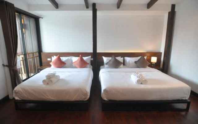 The Eight Ratvithi House