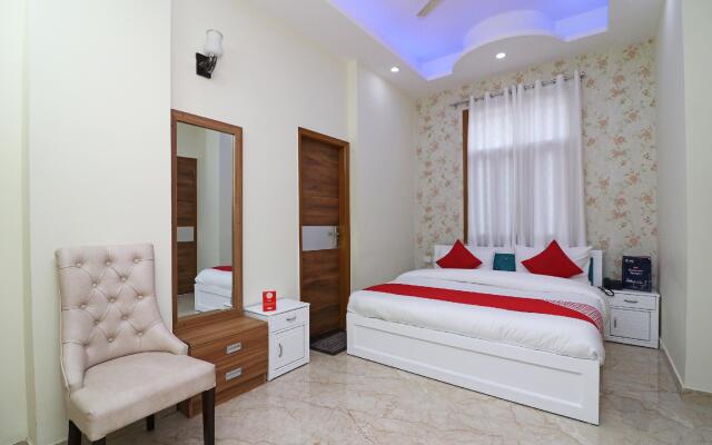 Capital O 25041 The Grand Palace