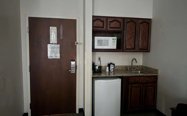 Best Western Plus Hannaford Inn & Suites