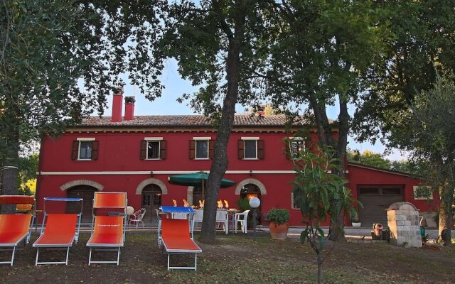 Holiday Home in Serrungarina Near the Lake