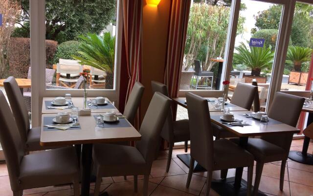 Kyriad Nimes Ouest