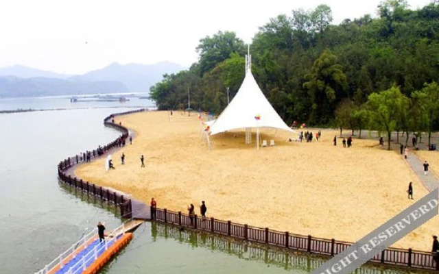 Qingjiang Tianlongwan Holiday Hotel