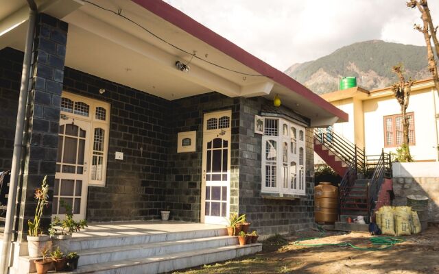 OYO 12394 Home Scenic 3BHK Khanyara Ground