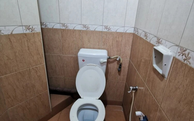 OYO 89817 Hotel Sura
