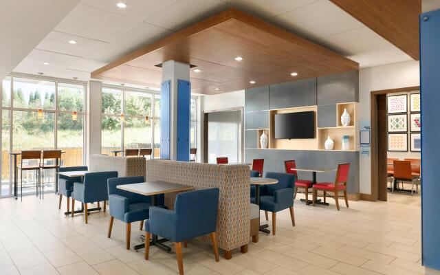 Holiday Inn Express & Suites Salisbury by IHG