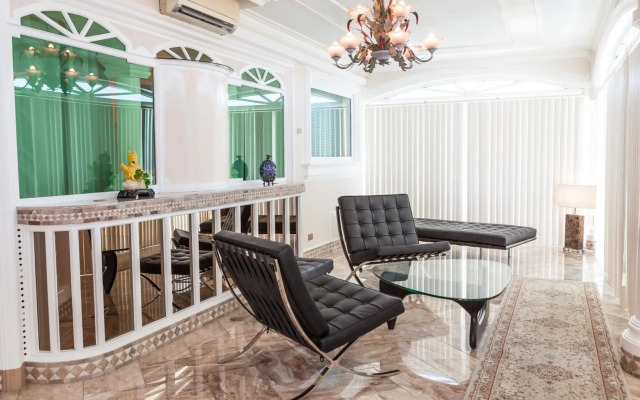 Monaco Suites de Boracay Hotel