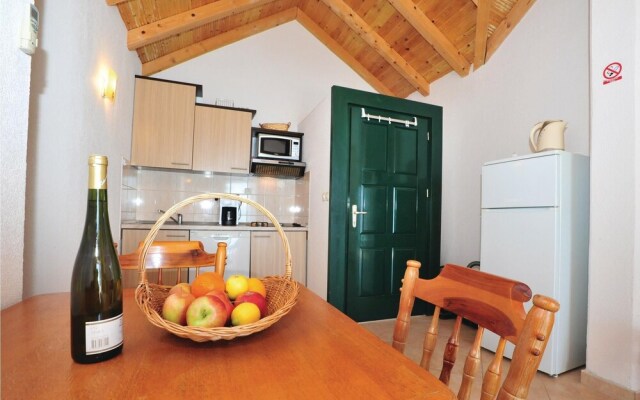 Beautiful Home in Brist With 2 Bedrooms and Wifi