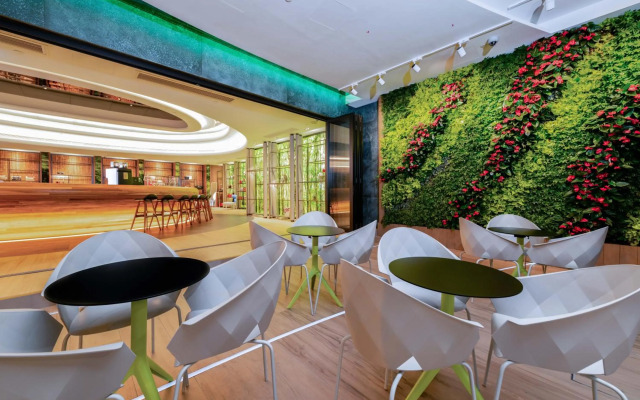 Oasis Avenue – A GDH Hotel