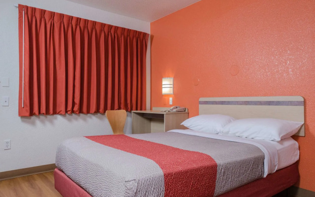 Super 8 by Wyndham Turlock