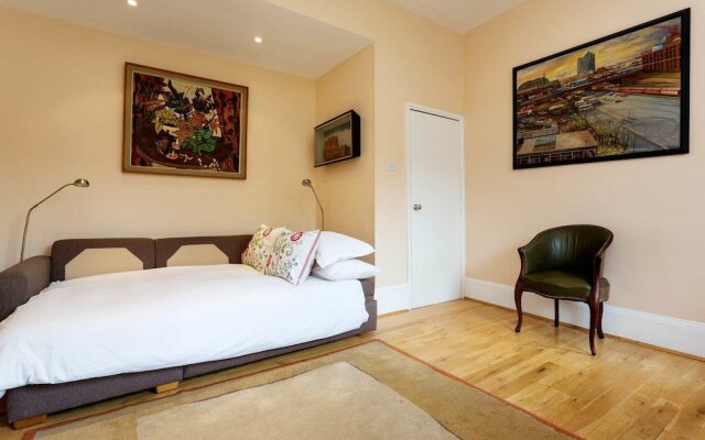 Clarendon Apartment