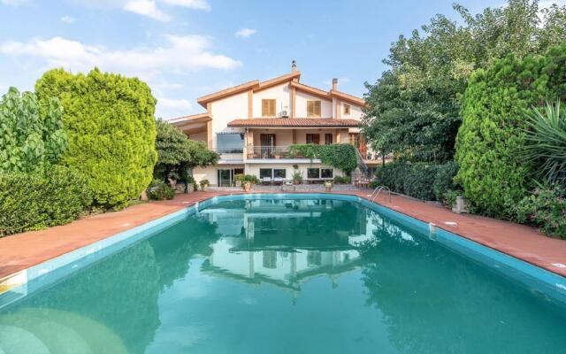 Splendid Villa with swimming pool a stone's throw from Palermo