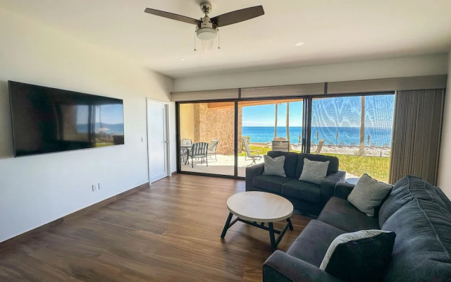 Steps to Sandy Beach Pool Renovated 2BR Condo