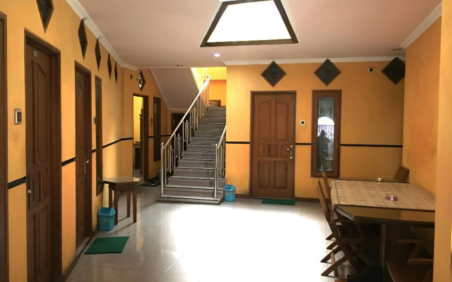 Hotel Alami near Alun-Alun Klaten by ZUZU