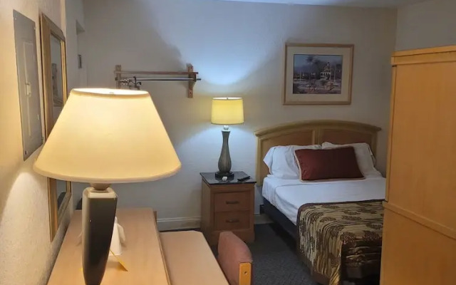 Queens Lodge Motel