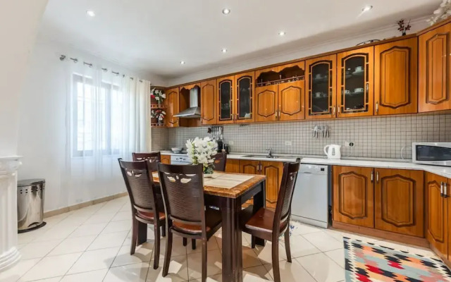 Authentic Lake View Apartment