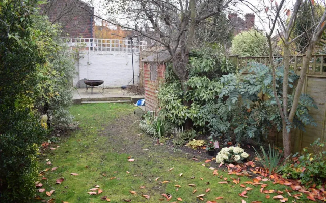 Shepherd'S Bush 2 Bedroom Home