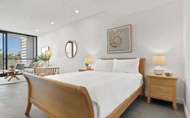 Chic Ground-floor Studio Near Local Cafes