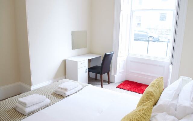 3 Bedroom Apartment In Edinburgh
